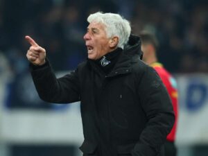 Gian Piero Gasperini indica qualcuno arrabbiato