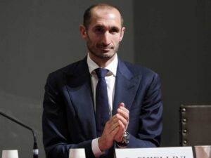Giorgio Chiellini in giacca e cravatta