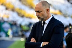 Igor Tudor preoccupato e pensieroso