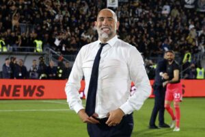 Igor Tudor sorridente in campo