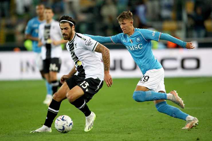 Jesper Lindstrom in azione contro il Parma