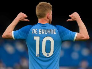 Kevin De Bruyne con la maglia numero 10 del Napoli, immagine generata con AI