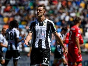 Lorenzo Lucca con la maglia dell'Udinese