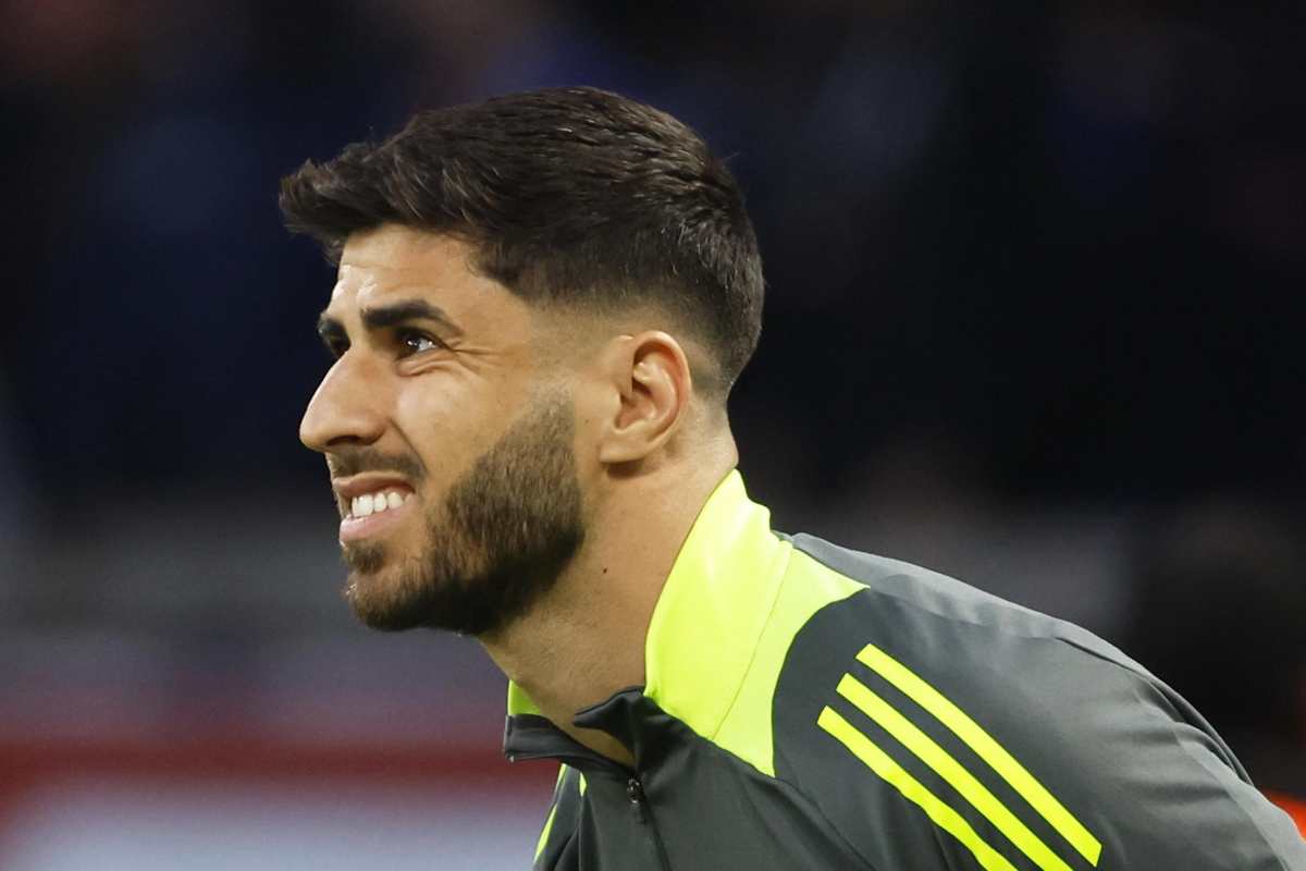 Marco Asensio mentre fa riscaldamento