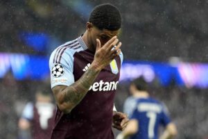 Marcus Rashford con la maglia dell'Aston Villa
