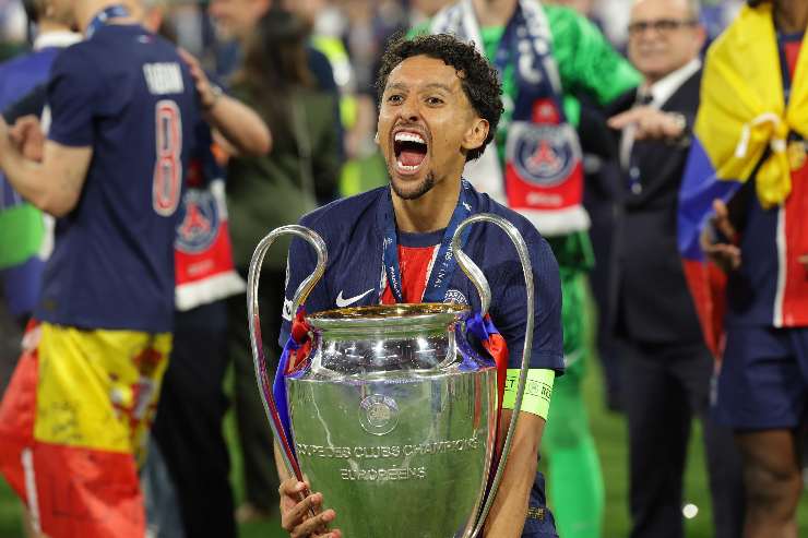 Marquinhos con la Champions League tra le braccia