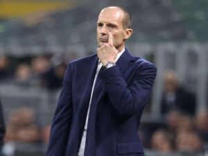 Massimiliano Allegri fa segno di fare attenzione
