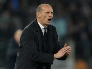 Massimiliano Allegri incita la squadra dalla panchina