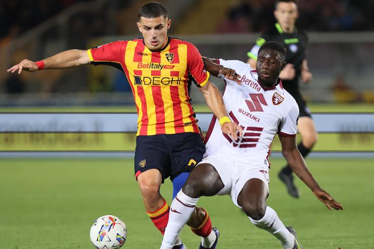 Nikola Krstovic in azione con la maglia del Lecce