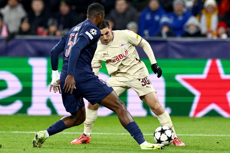 Oscar Gloukh in azione in Champions League