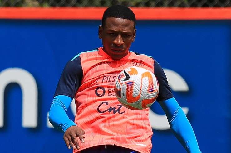 Pervis Estupinan con l'Ecuador