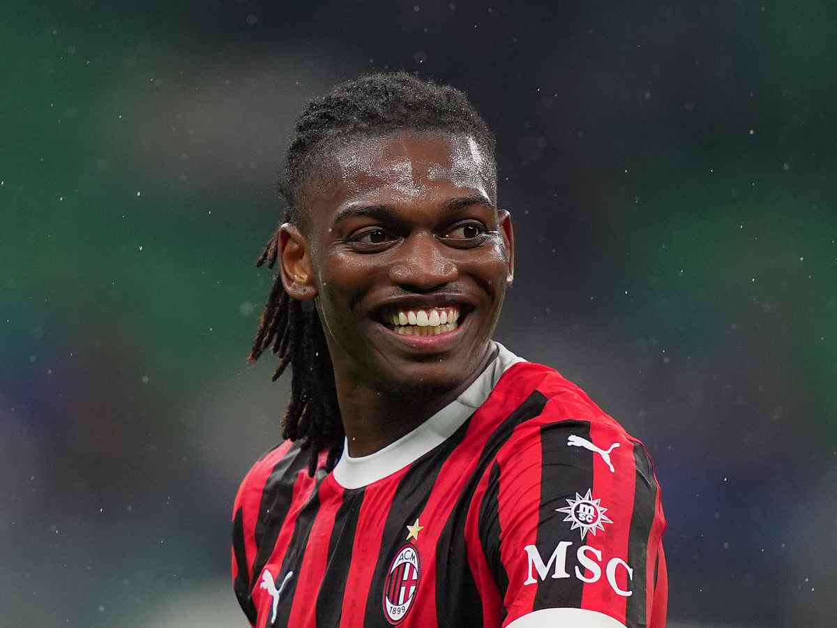 Rafael Leao sorride
