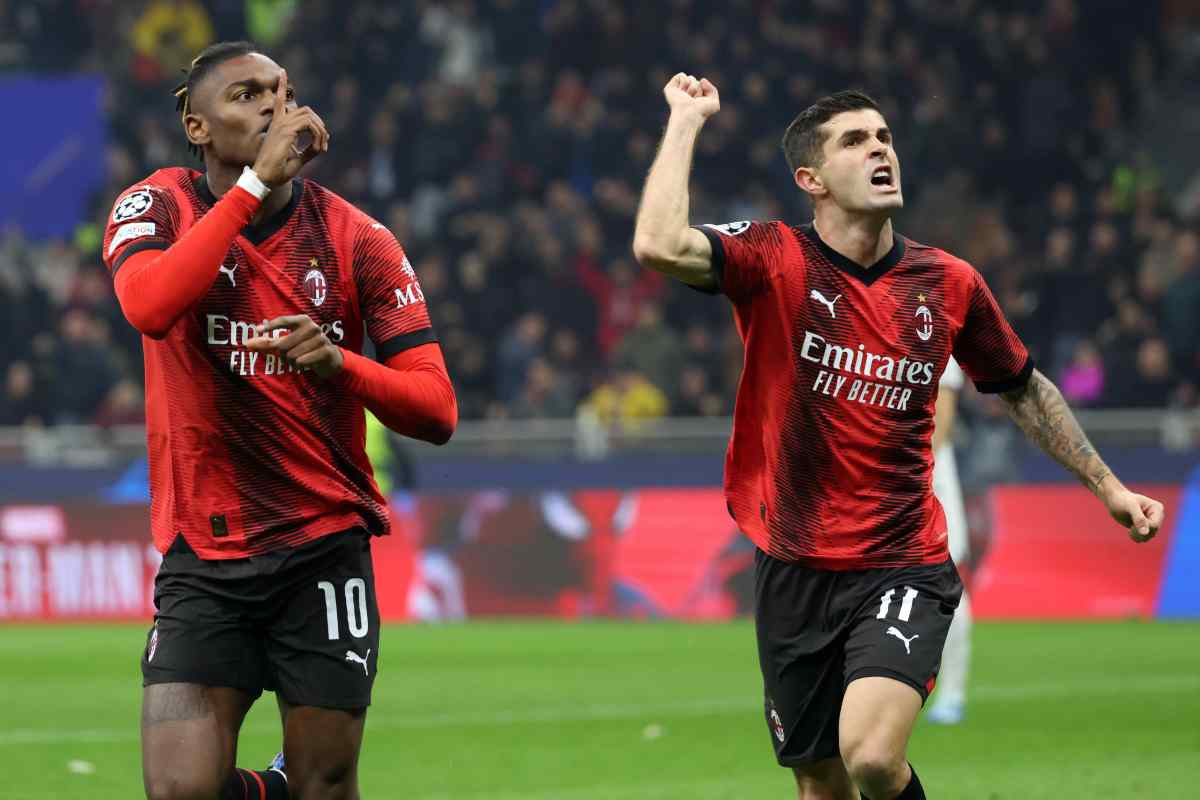 Rafael Leao e Christian Pulisic esultano 