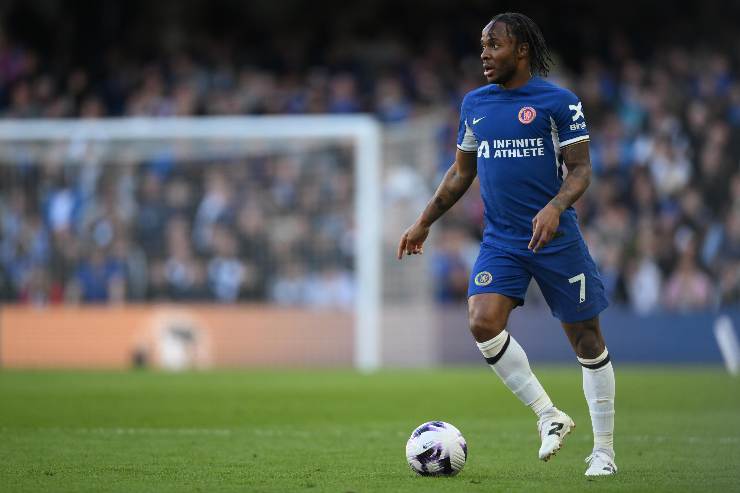Raheem Sterling in azione con la maglia del Chelsea