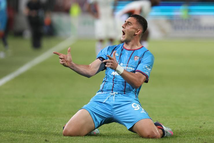 Roberto Piccoli esulta dopo un gol