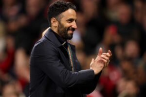 Ruben Amorim applaude compiaciuto