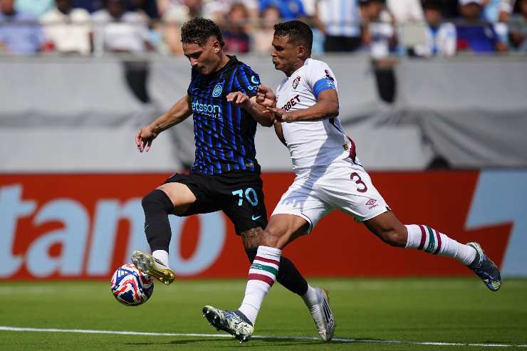 Sebastiano Esposito in azione con la maglia dell'Inter al Mondiale per Club