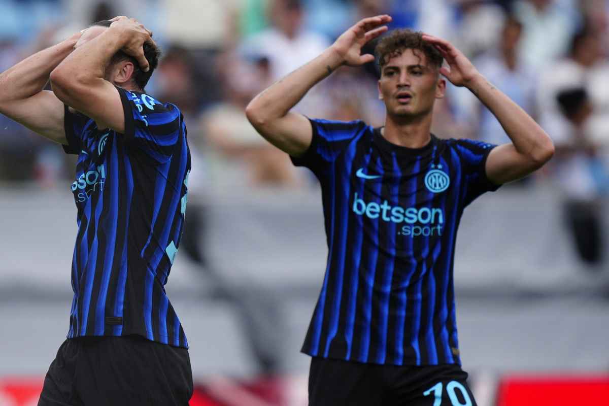 Sebastiano Esposito con la maglia dell'Inter