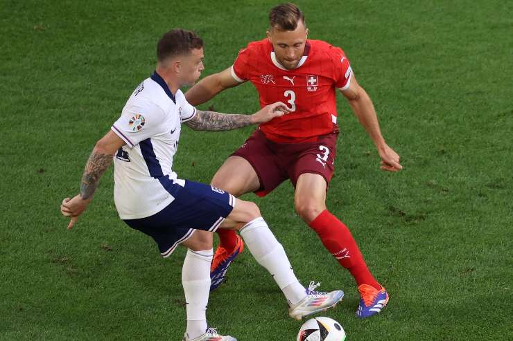 Silvan Widmer in azione con la maglia della Svizzera