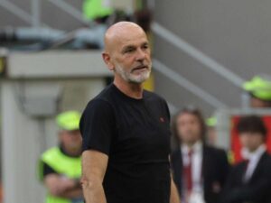 Stefano Pioli con un'espressione sconsolata