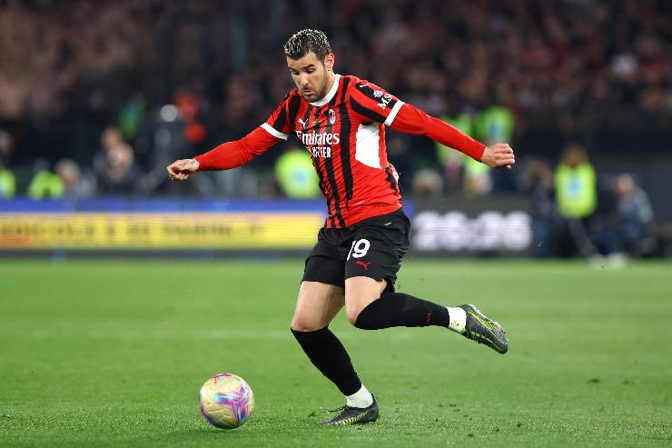 Theo Hernandez in azione con il Milan