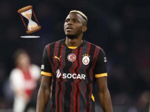 Victor Osimhen e una clessidra