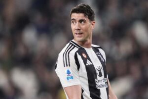 Vlahovic in campo con la Juventus