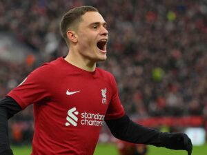 Florian Wirtz esulta con la maglia del Liverpool, immagine generata con IA
