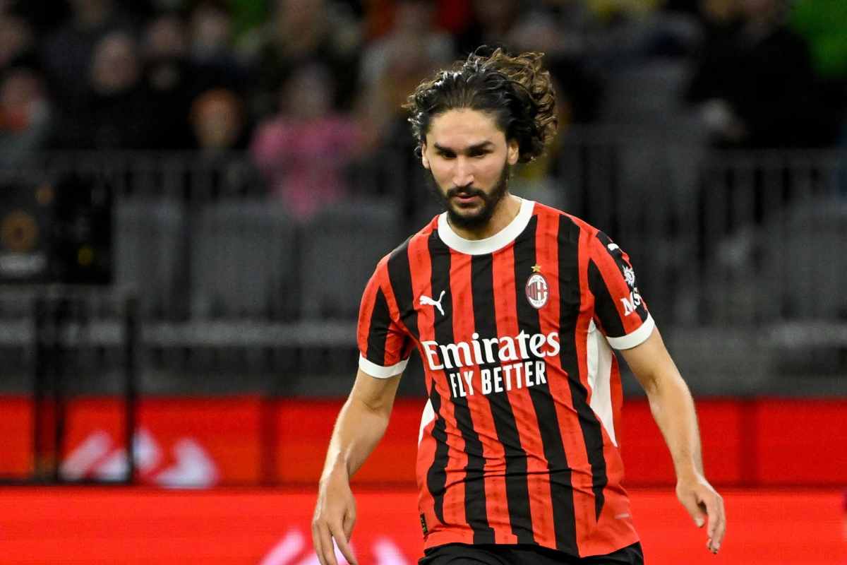 Yacine Adli con la maglia del Milan