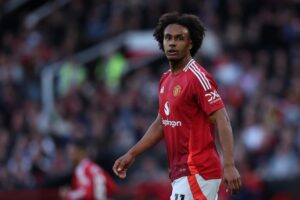 Zirkzee in campo col Manchester United