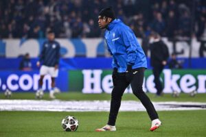 Ademola Lookman in un allenamento pre partita