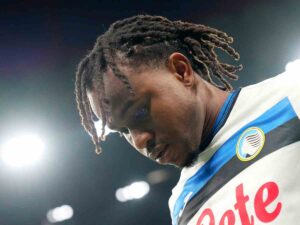 Ademola Lookman a testa bassa