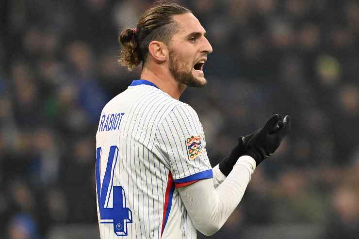 Adrien Rabiot in campo con la maglia della Francia