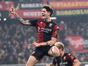 Alessandro Zanoli esulta dopo un gol con la maglia del Genoa