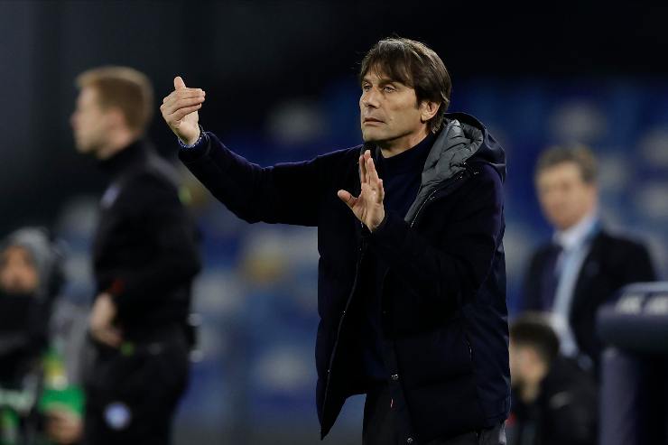 Antonio Conte dà indicazioni