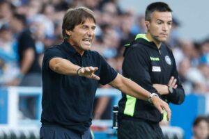 Antonio Conte dà indicazioni