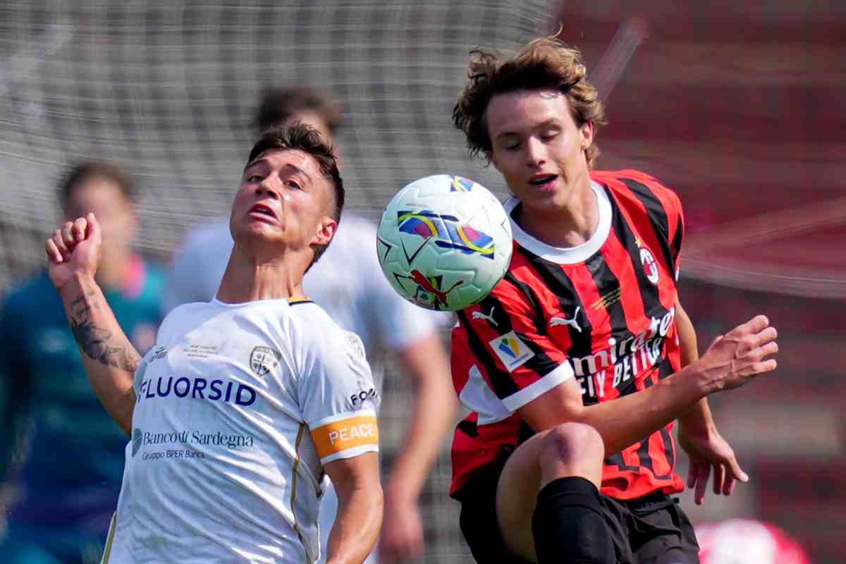 Christian Comotto del Milan in azione con la Primavera