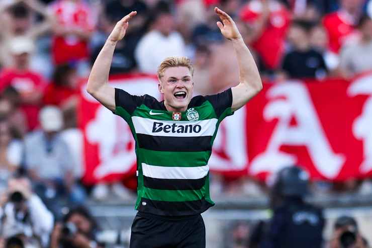Conrad Harder esulta dopo un gol