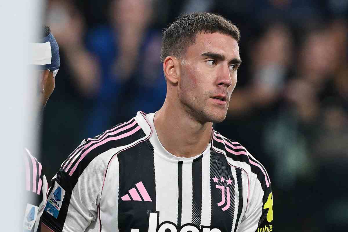 Dusan Vlahovic mostra un'espressione soddisfatta dopo il gol del 2-0 al Parma