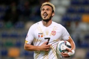 Eljif Elmas esulta dopo un gol