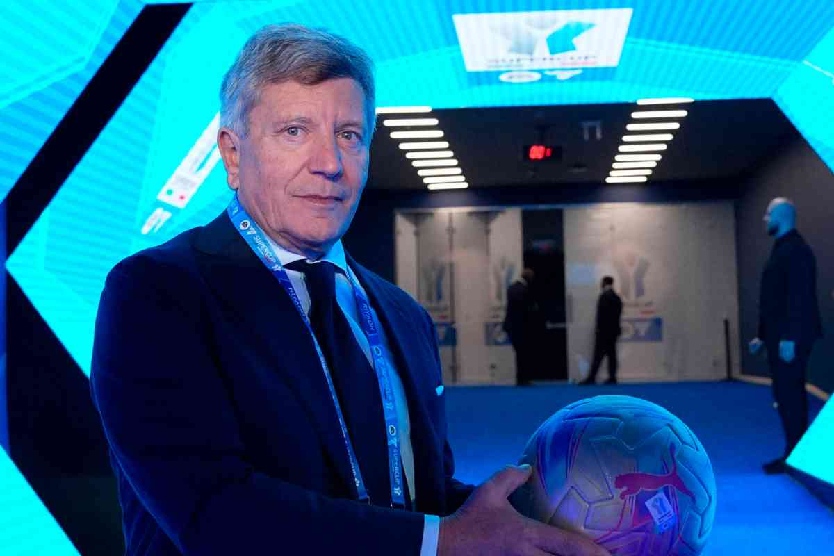 Ezio Simonelli, presidente della Lega Serie A, nel corso della finale di Supercoppa italiana