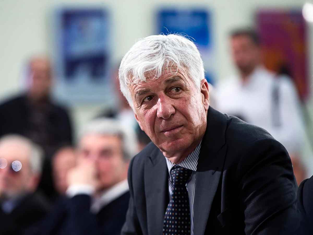 Gian Piero Gasperini in giacca e cravatta