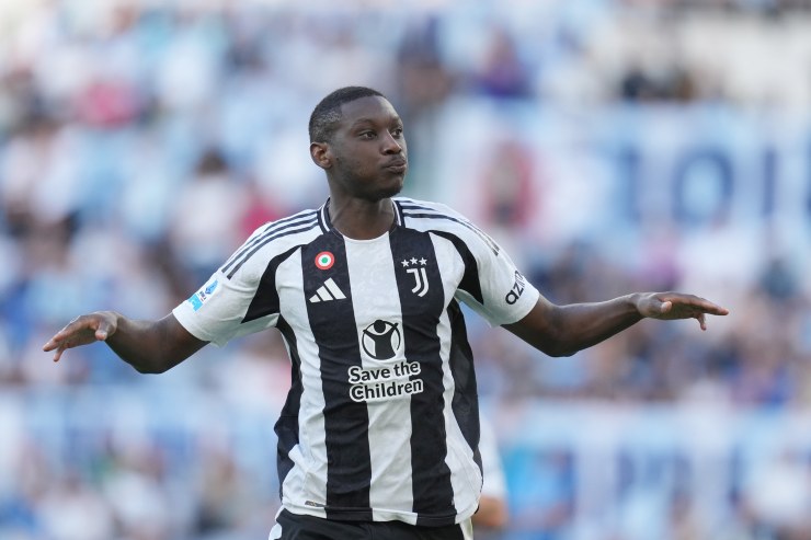 Kolo Muani esulta in campo con la Juve 