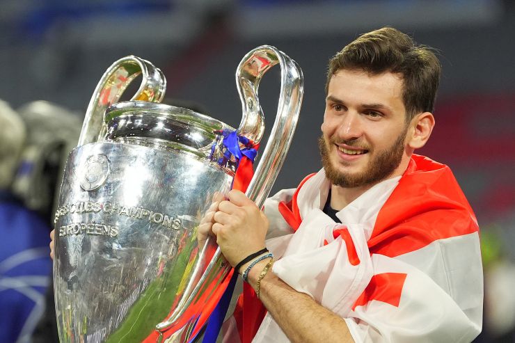 Kvaratkshelia alza la Champions League 