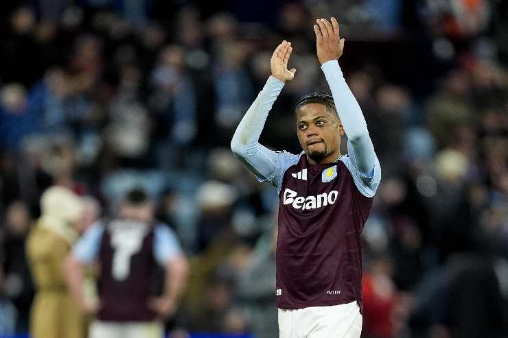 Leon Bailey esulta dopo un gol