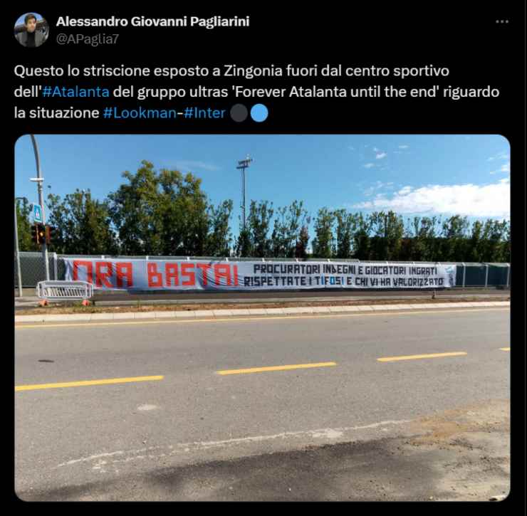 striscione dei tifosi dell'Atalanta contro Lookman 