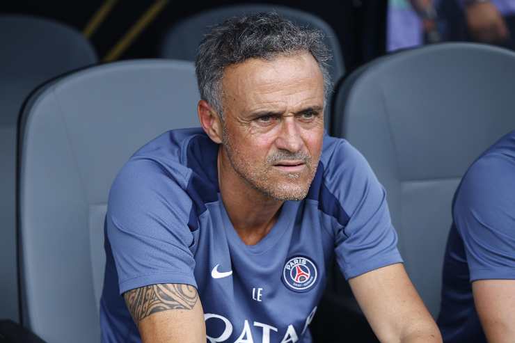 Luis Enrique pensieroso