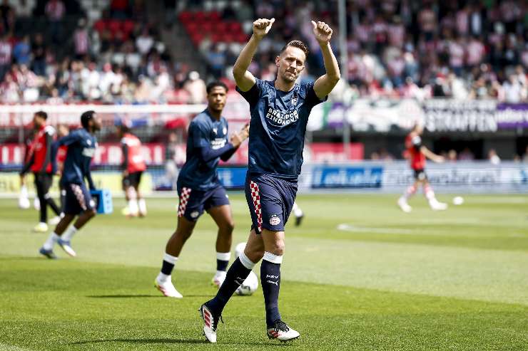 Luuk De Jong esulta dopo un gol