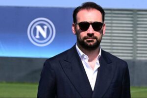 Giovanni Manna direttore sportivo del Napoli, nel campo di allenamento