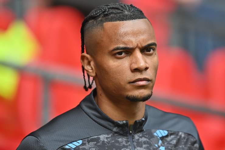 Manuel Akanji in primo piano